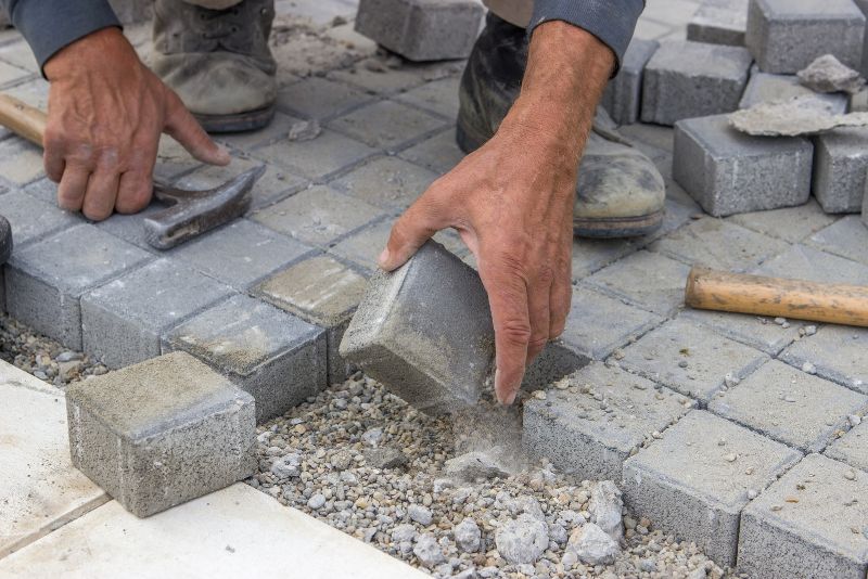 paving installation of concrete pavers